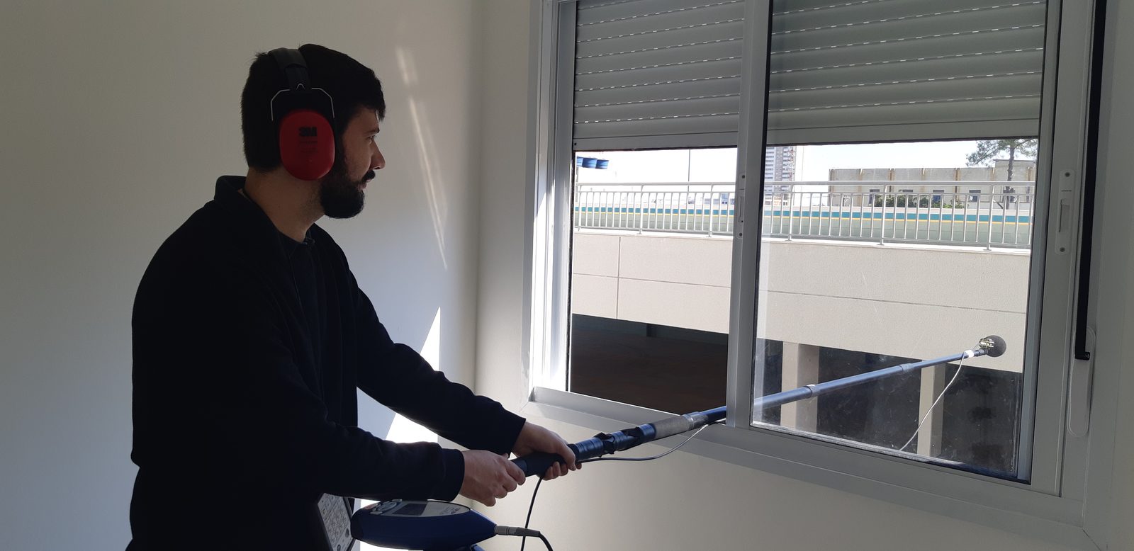 Medição de isolamento de fachada